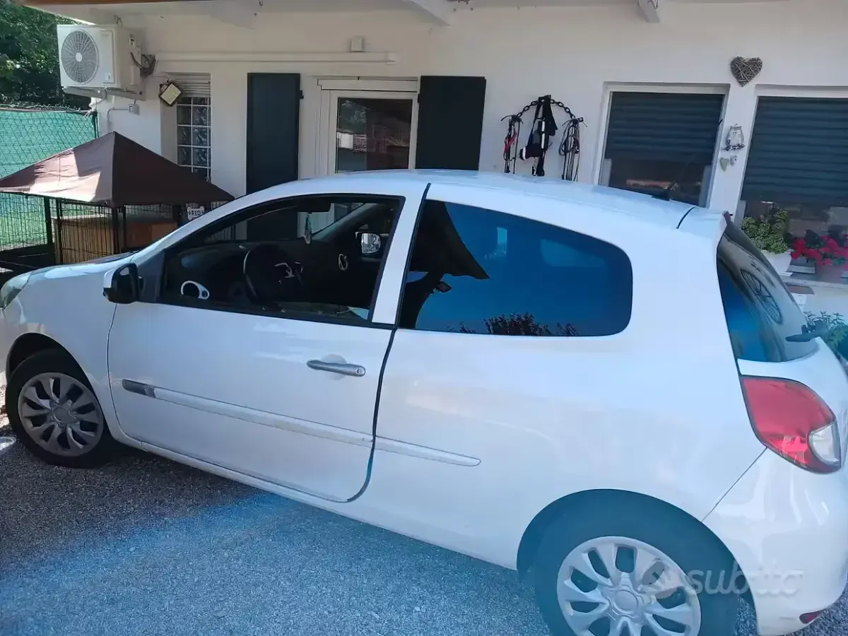 Usata Renault Clio II 2011 Bianco Berlina