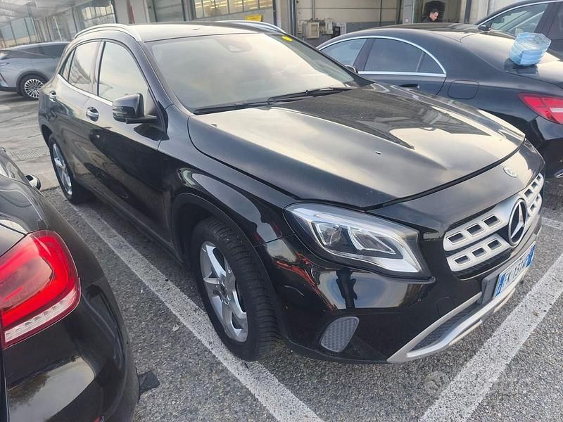 Usata Mercedes GLA200 136 CV (100 kW) 2017 Nero SUV