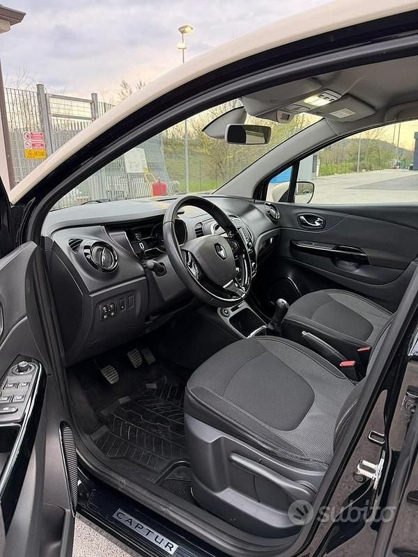 Usata Renault Captur 90 CV (66 kW) 2014 Nero SUV