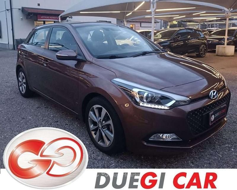 Marrone Usata 2015 Hyundai i20 Style Tre volumi | 7300 € (Buon prezzo) - Immagine 1/4