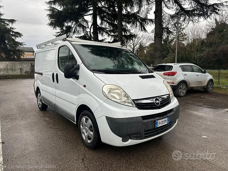 Usata Opel Vivaro 120 CV (88 kW) 2013 Bianco Monovolume