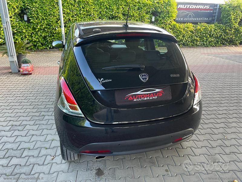 Usata Lancia Ypsilon Gold 69 CV (50 kW) 2023 Nero Utilitaria