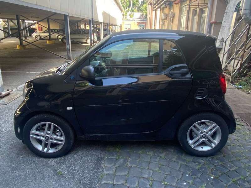 Nero Usata 2023 Smart ForTwo Electric Drive Pure Due volumi | 14.900 € (Buon prezzo) - Immagine 1/4