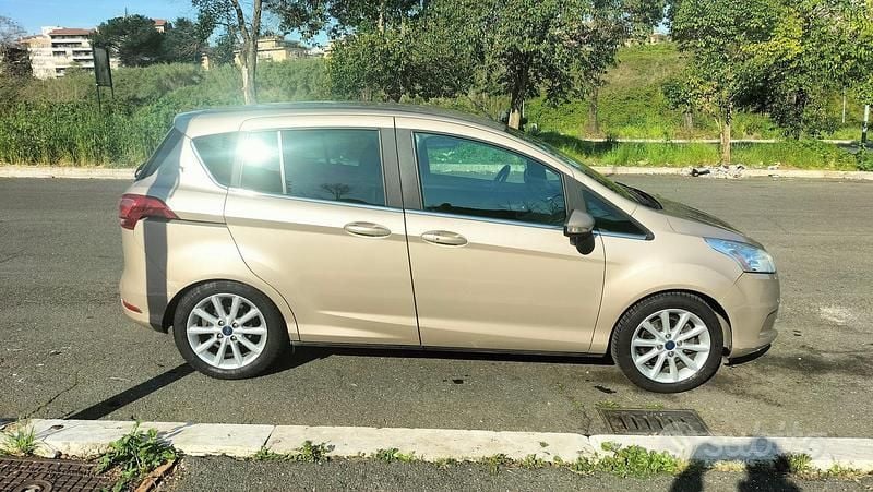 Usata Ford B-MAX Titanium 100 CV (73 kW) 2017 Monovolume