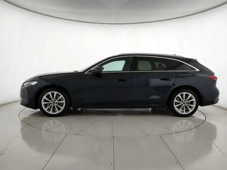 Käytetty Audi A5 Advanced Plus 204 HP (150 kW) 2025 Sininen Farmari