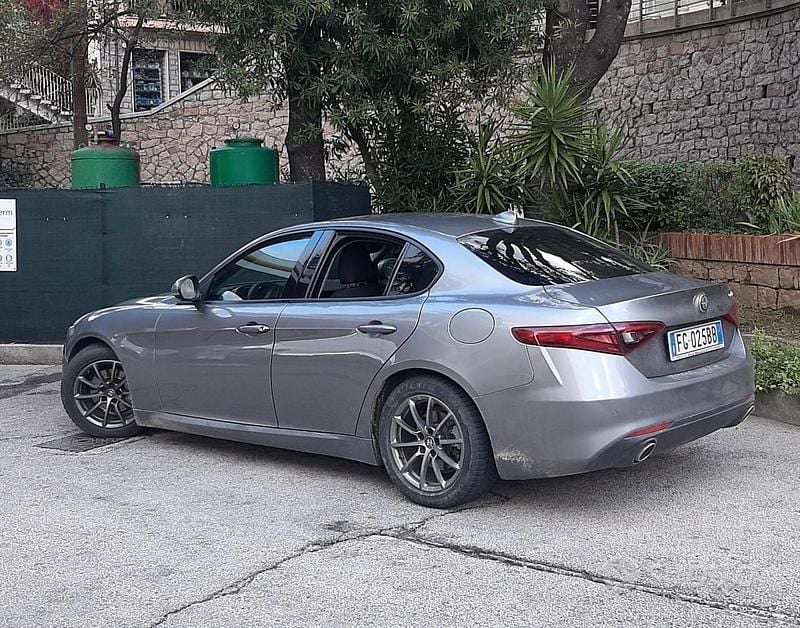 Usata Alfa Romeo Giulia 200 CV (147 kW) 2017 Grigio Berlina