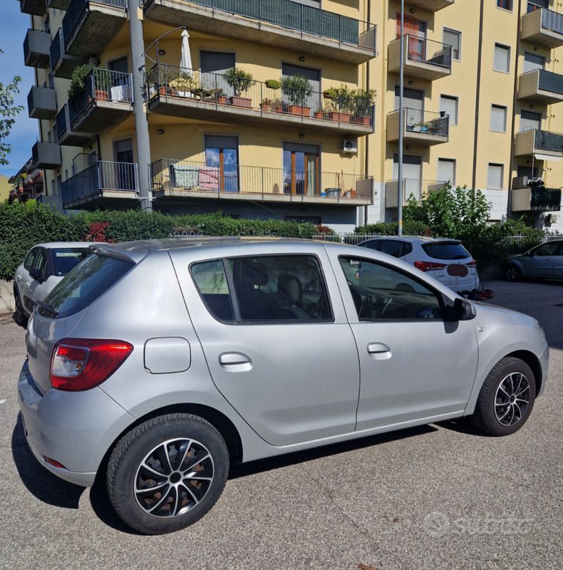 Usata Dacia Sandero 75 CV (55 kW) 2013 Grigio Utilitaria