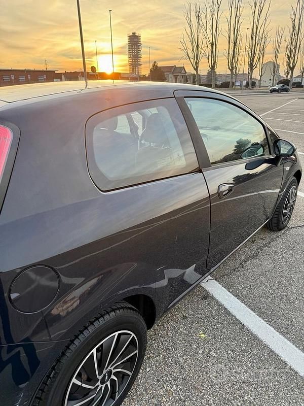 Usata Fiat Grande Punto 65 CV (47 kW) 2010 Blu Utilitaria