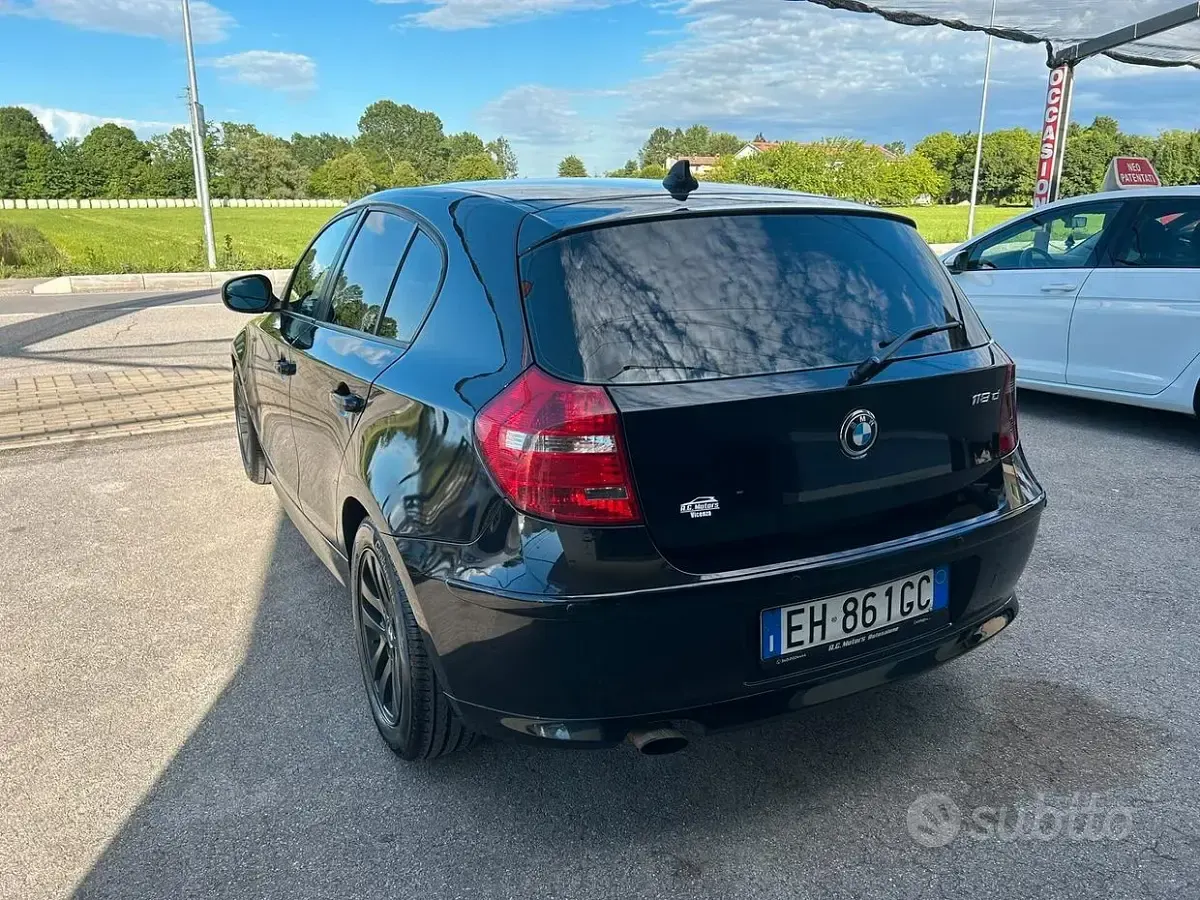 Gebraucht BMW 118 143 PS (105 kW) 2011 Schwarz Kleinwagen