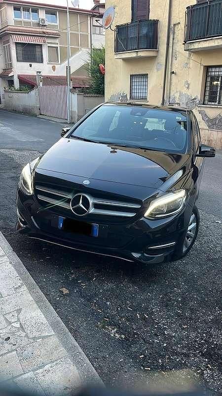 Usata Mercedes B180 Premium 109 CV (80 kW) 2015 Nero Monovolume