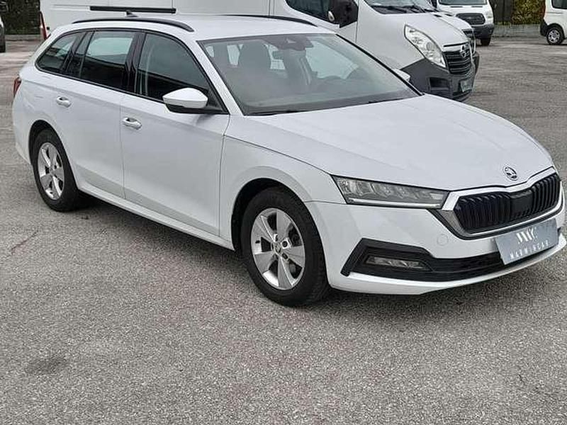 Usata Skoda Octavia Executive 150 CV (110 kW) 2022 Moonweiss metallic Station wagon