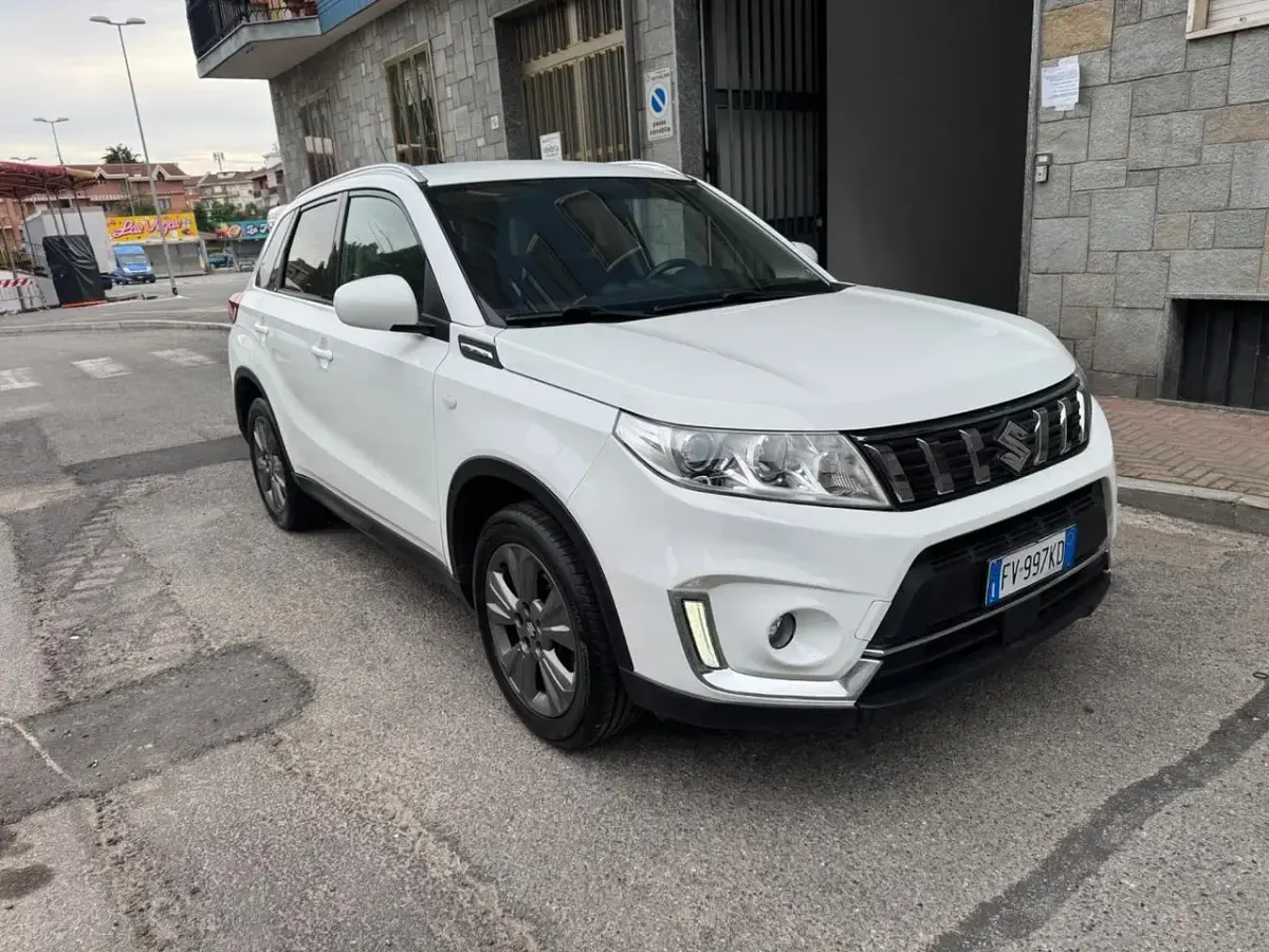 Usata Suzuki Vitara Cool 111 CV (81 kW) 2019 Bianco SUV