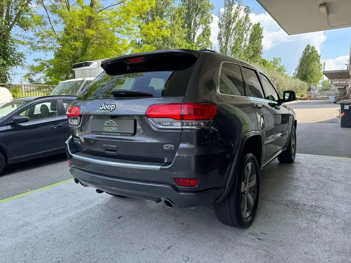 Usata Jeep Grand Cherokee Overland 250 CV (183 kW) 2015 Grigio SUV