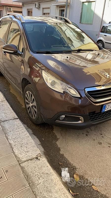Usata Peugeot 2008 92 CV (67 kW) 2015 Marrone SUV