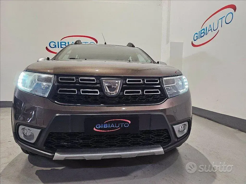 Begagnad Dacia Sandero Stepway 90 HK (66 kW) 2018 Brun Sedan