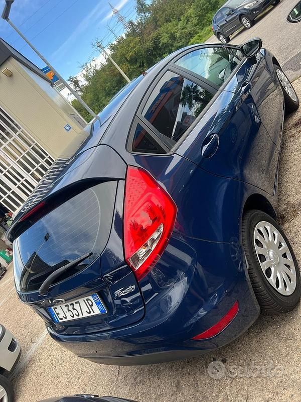 Usata Ford Fiesta Titanium 70 CV (51 kW) 2011 Blu Utilitaria