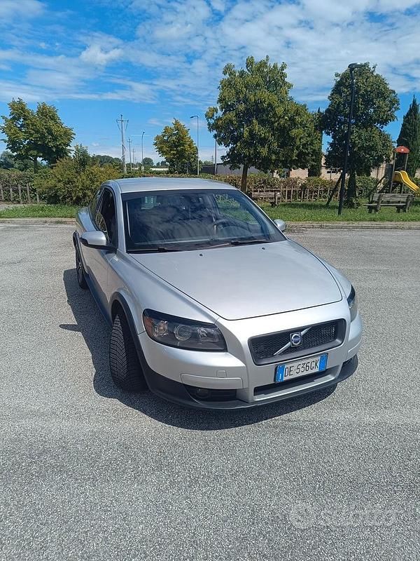 Usata Volvo C30 160 CV (117 kW) 2007 Grigio Utilitaria
