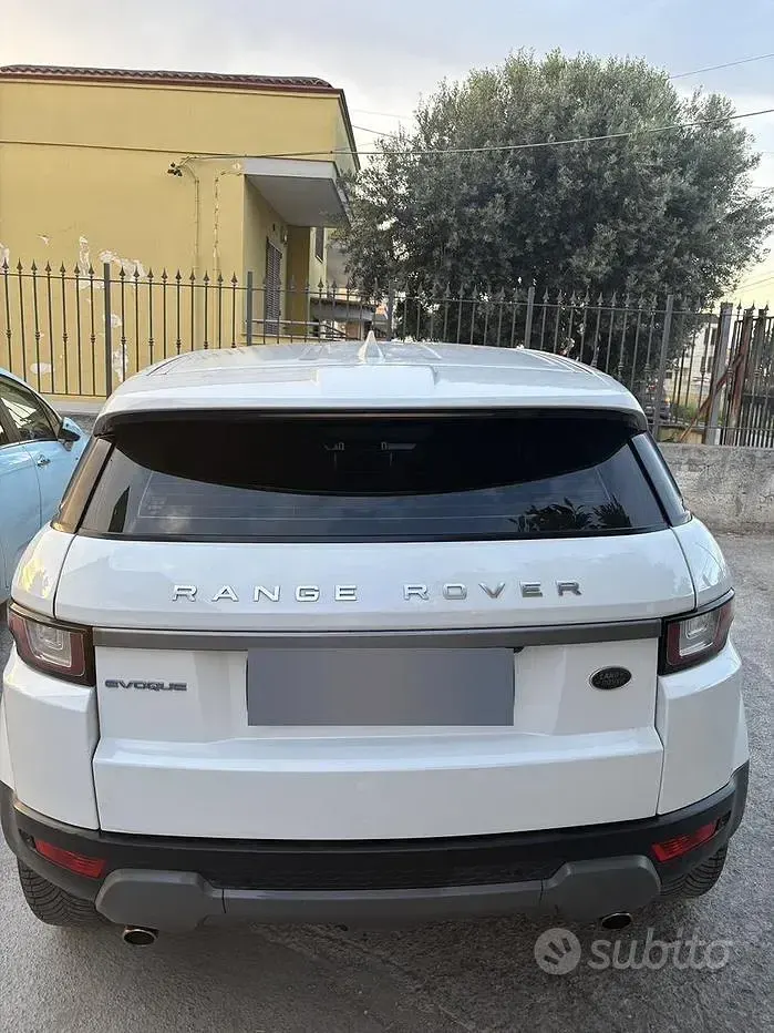 Usata Land Rover Range Rover evoque 150 CV (110 kW) 2017 Bianco Station wagon