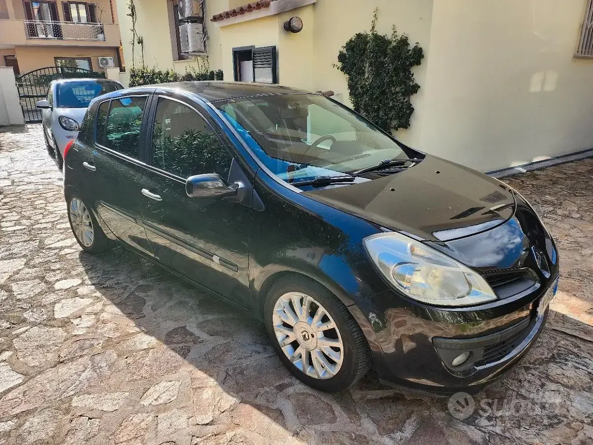 Usado Renault Clio II 85 CV (62 kW) 2008 Negro Berlina