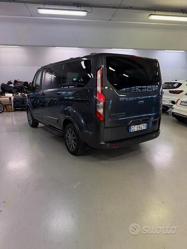 Usata Ford Tourneo Titanium 130 CV (95 kW) 2021 Grigio Monovolume