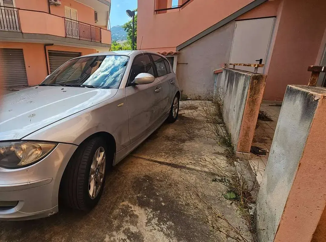 Usata BMW 118 143 CV (105 kW) 2009 Argento Utilitaria