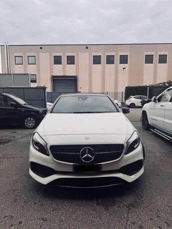 Usata 2015 Mercedes A180 AMG Tre volumi | 14.900 € (Cara) - Immagine 1/4