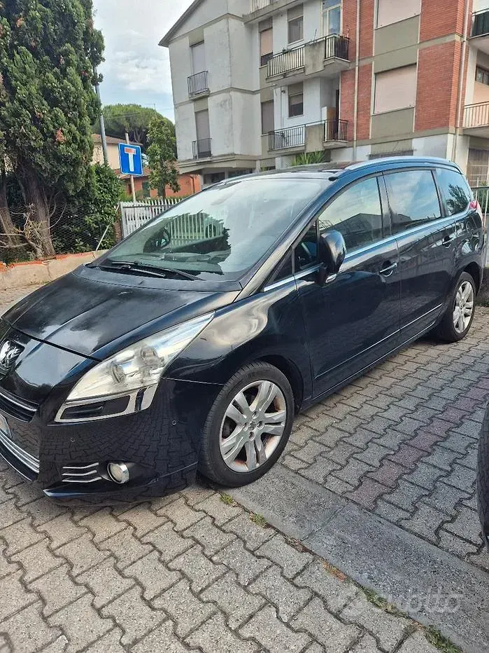 Usata Peugeot 5008 112 CV (82 kW) 2011 Nero Monovolume
