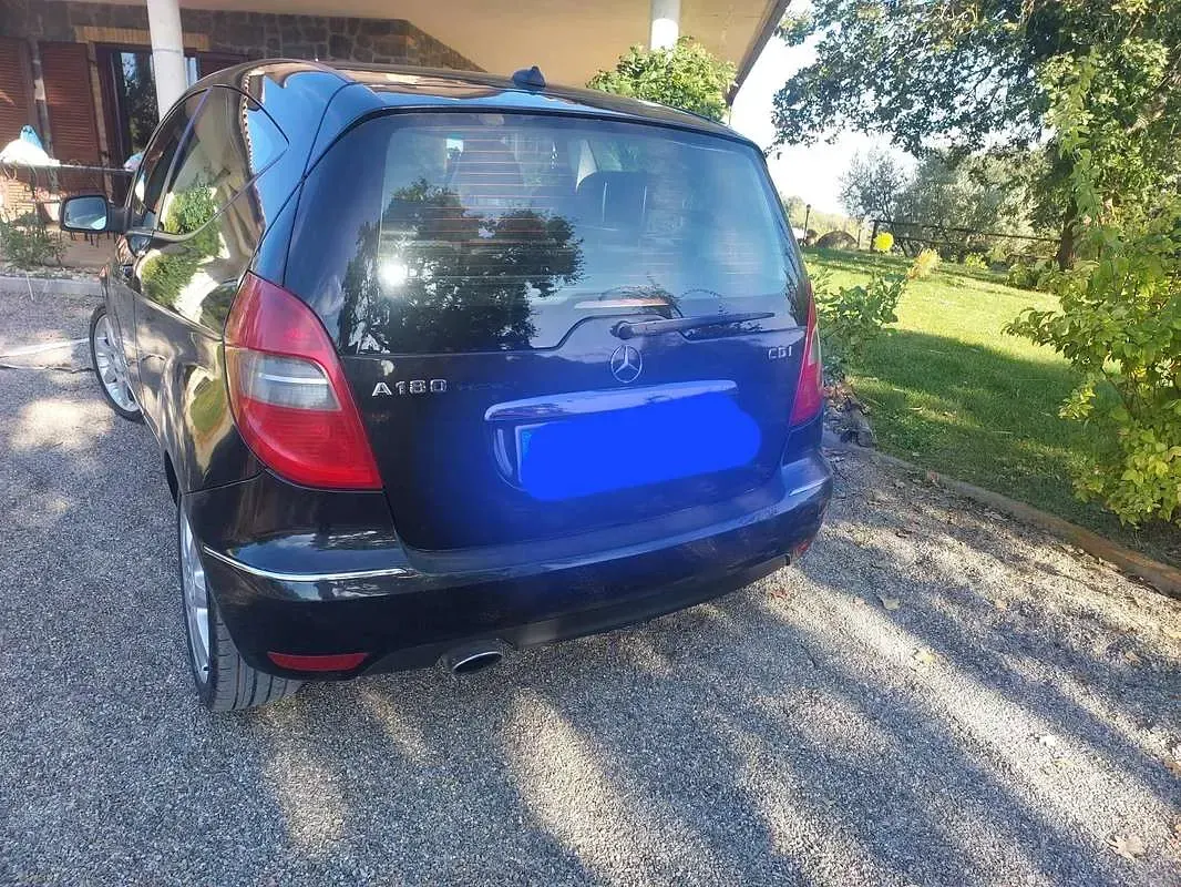 Usata Mercedes A180 Avantgarde 109 CV (80 kW) 2010 Nero Coupé