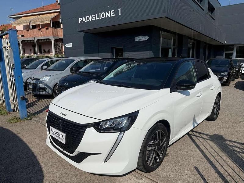 Begagnad Peugeot 208 Allure 101 HK (74 kW) 2022 Vit Halvkombi