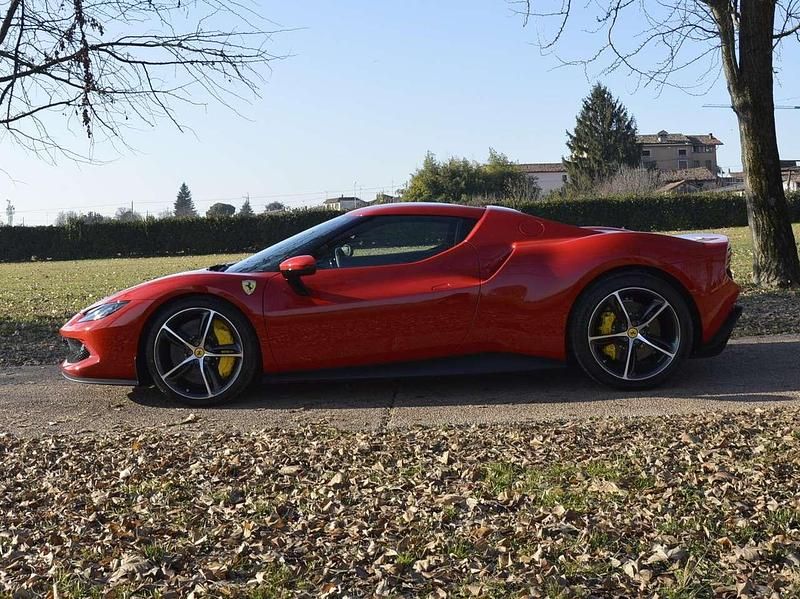 Usata Ferrari 296 829 CV (609 kW) 2023 Rosso corsa Coupé