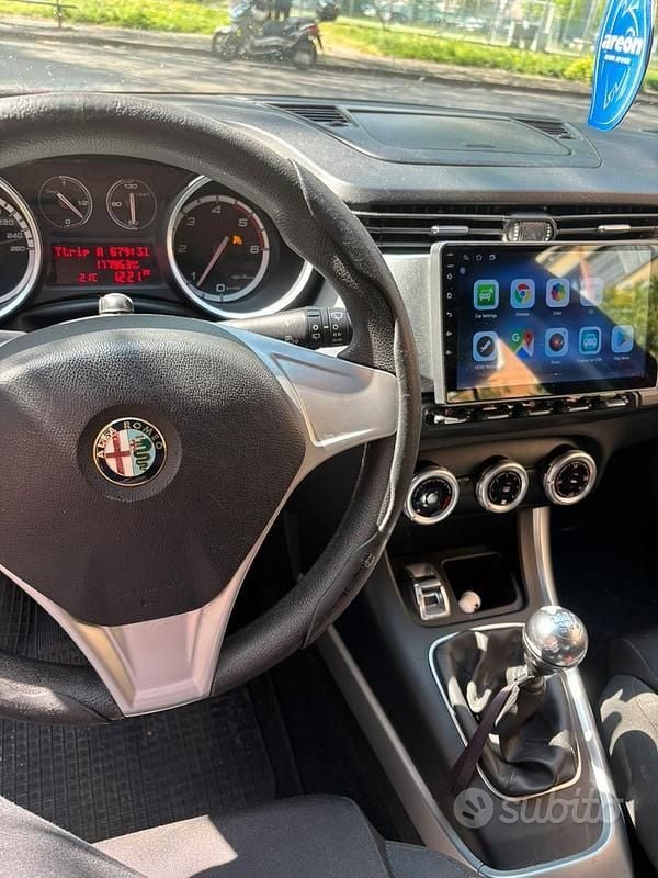 Usata Alfa Romeo Giulietta 105 CV (77 kW) 2011 Rosso Utilitaria