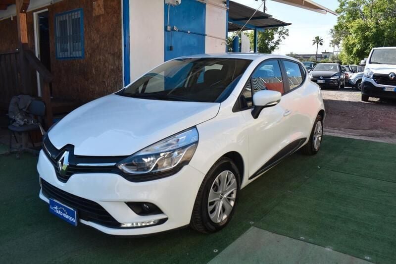 Bianco Usata 2019 Renault Clio IV Business Tre volumi | 11.000 € (Buon prezzo) - Immagine 1/4