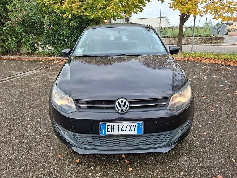 Nero Usata 2011 VW Polo Tre volumi | 6800 € (Buon prezzo) - Immagine 1/4