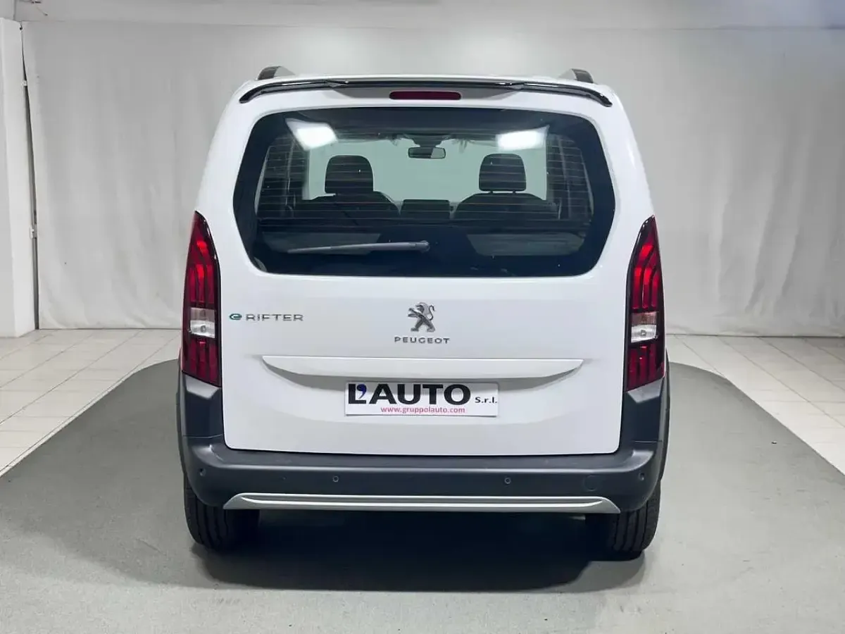 Usata Peugeot e-Rifter Allure 100 kW (136 CV) 2024 Bianco Monovolume