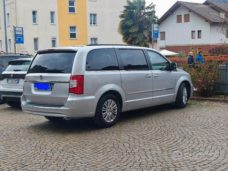 Usata Lancia Voyager 163 CV (119 kW) 2013 Grigio Monovolume