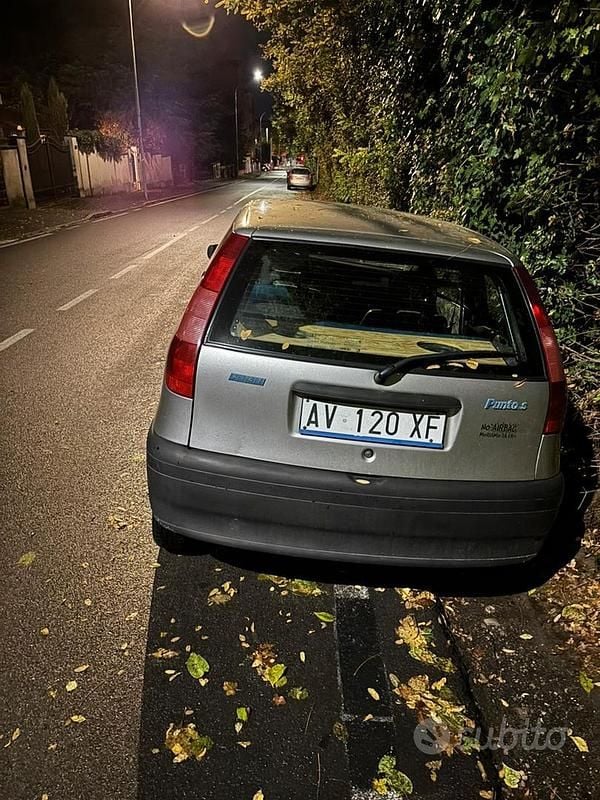 Grigio Usata 1998 Fiat Punto Due volumi | 800 € (Ottimo prezzo) - Immagine 1/4
