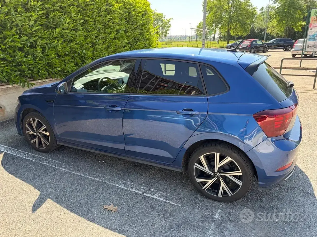 Usata VW Polo R-line 95 CV (69 kW) 2023 Blu Utilitaria