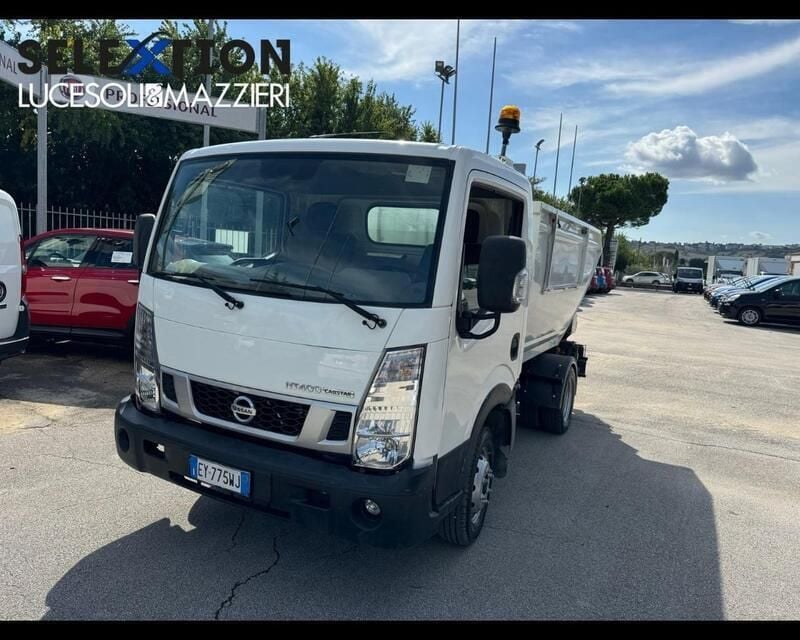 Usata Nissan Cabstar 122 CV (89 kW) 2015 Bianco Pick-up