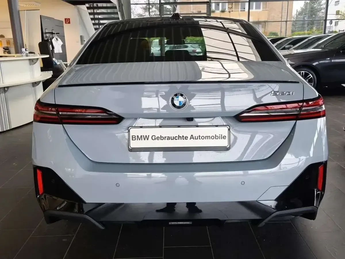 Usata BMW 520 M Sport 208 CV (152 kW) 2025 Brooklyn gray Berlina