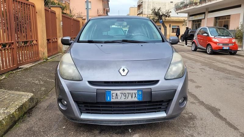Usata Renault Clio II 75 CV (55 kW) 2010 Grigio Berlina