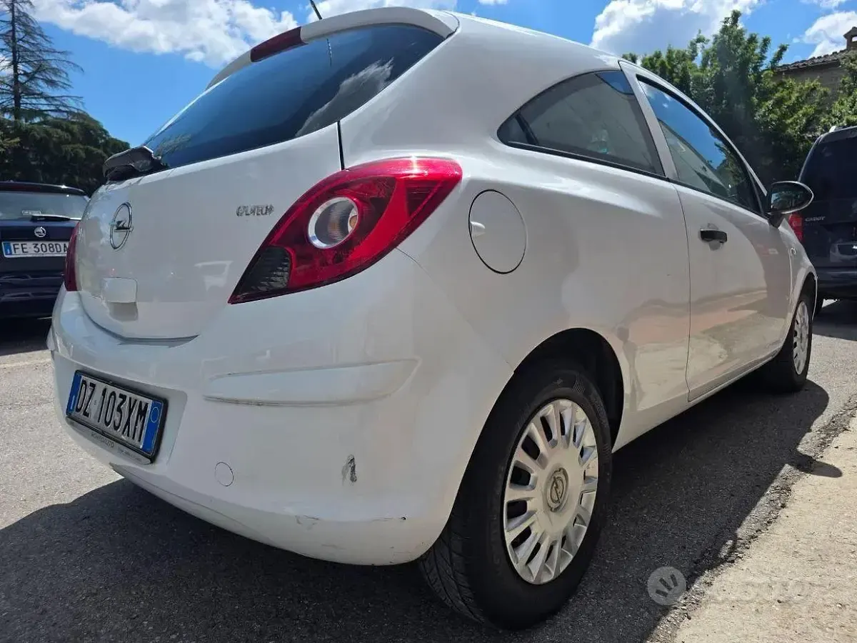 Usata Opel Corsa Club 80 CV (58 kW) 2010 Bianco Utilitaria