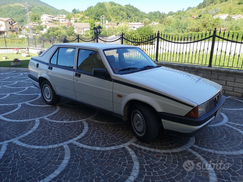 Usato 1986 Alfa Romeo 75 1.6 Benzin 110 CV (4.000 €)