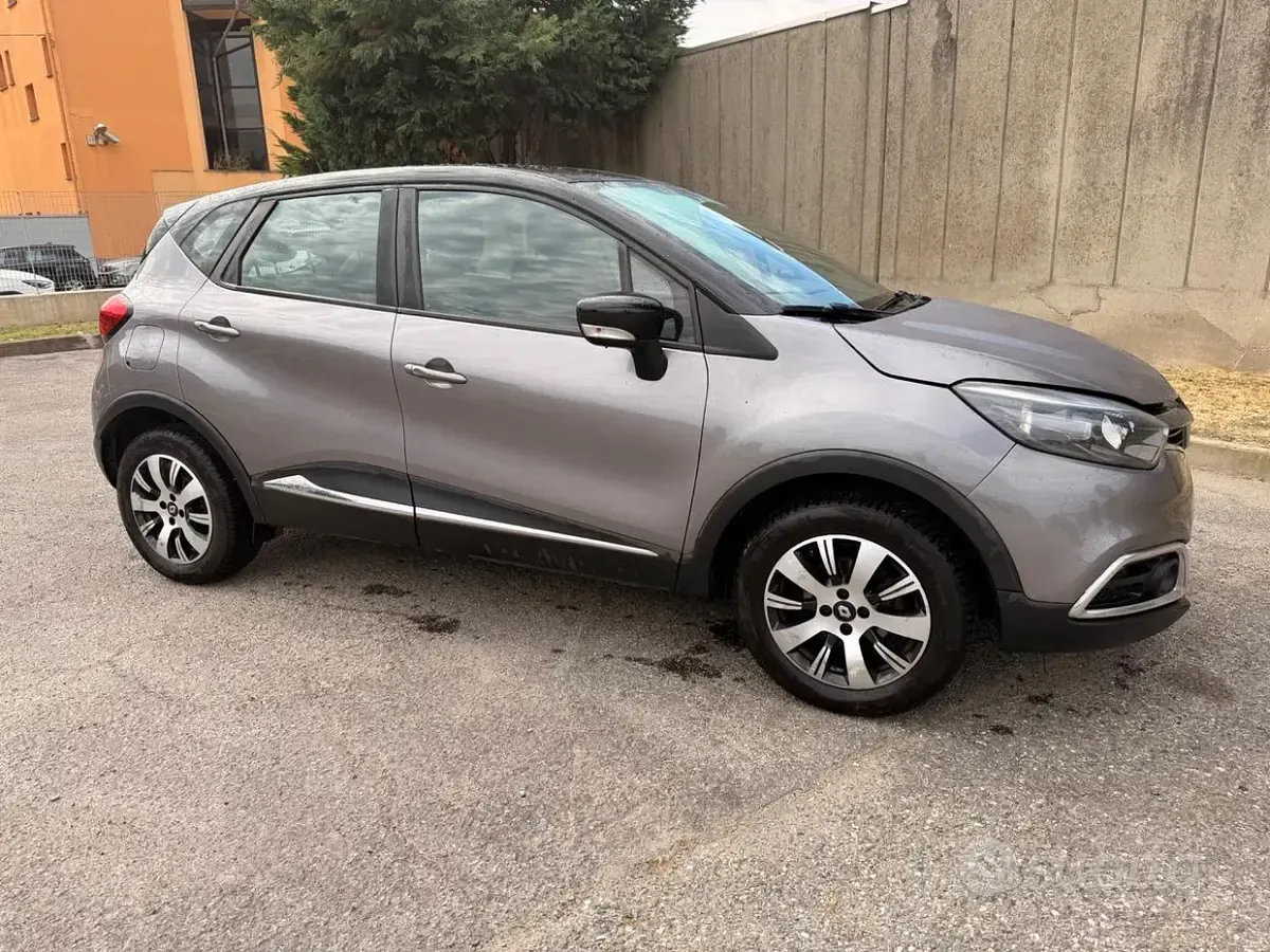Usata Renault Captur 90 CV (66 kW) 2015 Grigio SUV