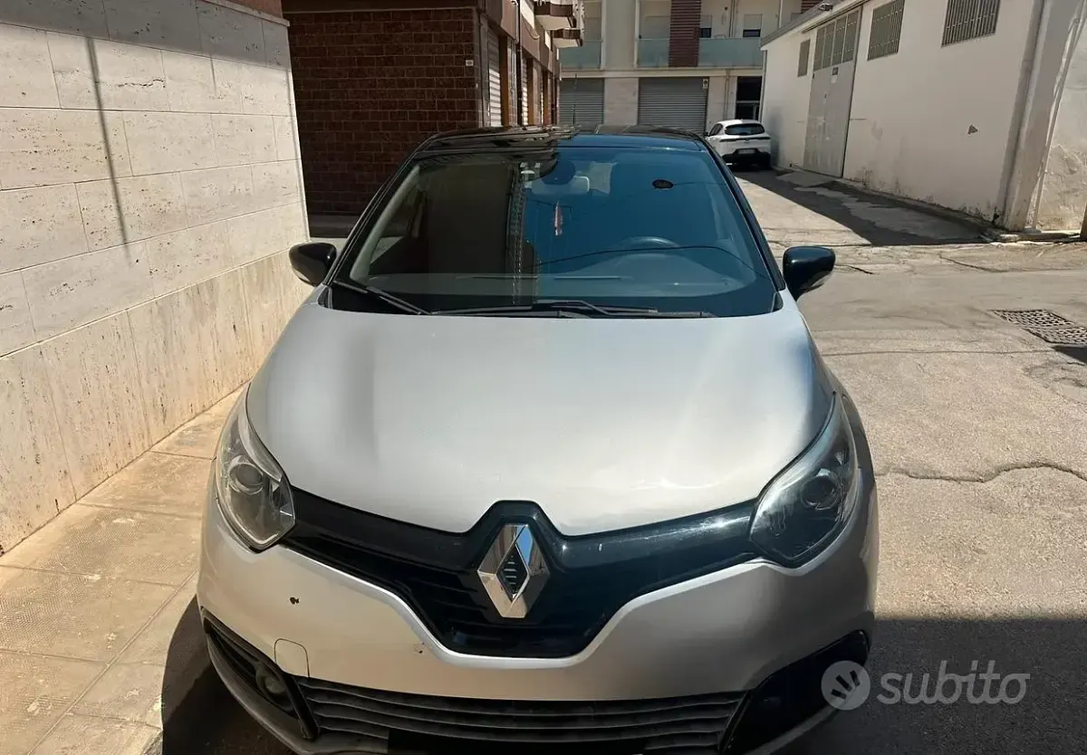 Usata Renault Captur 110 CV (80 kW) 2017 Grigio SUV