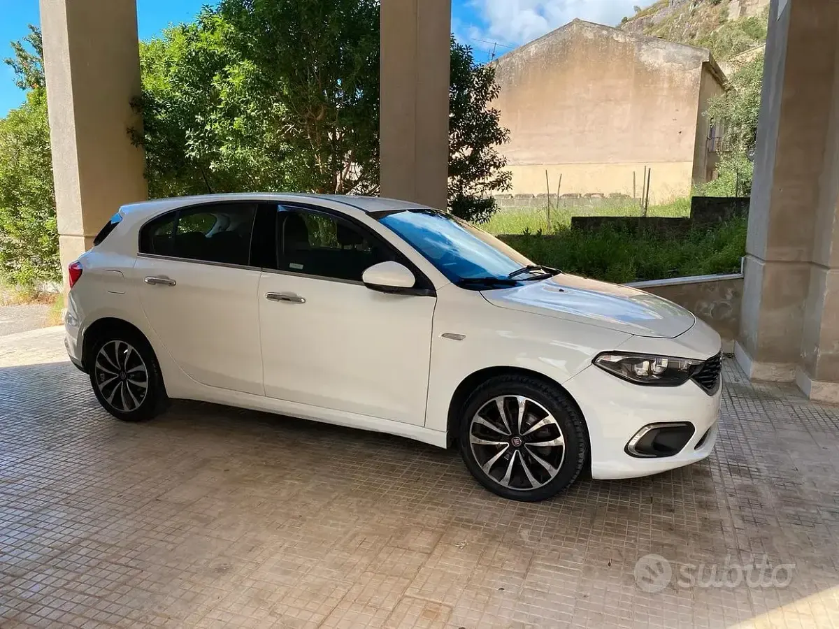 Usata Fiat Tipo Lounge 120 CV (88 kW) 2017 Bianco Berlina