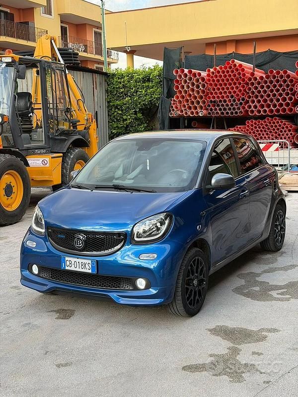 Blu Usata 2015 Smart ForFour Utilitaria | 11.500 € (Molto cara) - Immagine 1/4