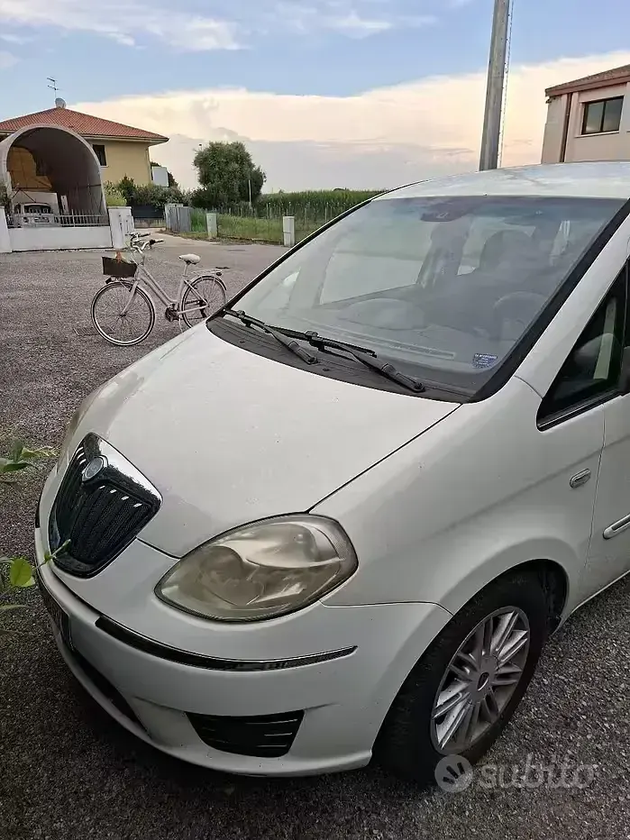 Usata Lancia Musa 77 CV (56 kW) 2009 Bianco Monovolume