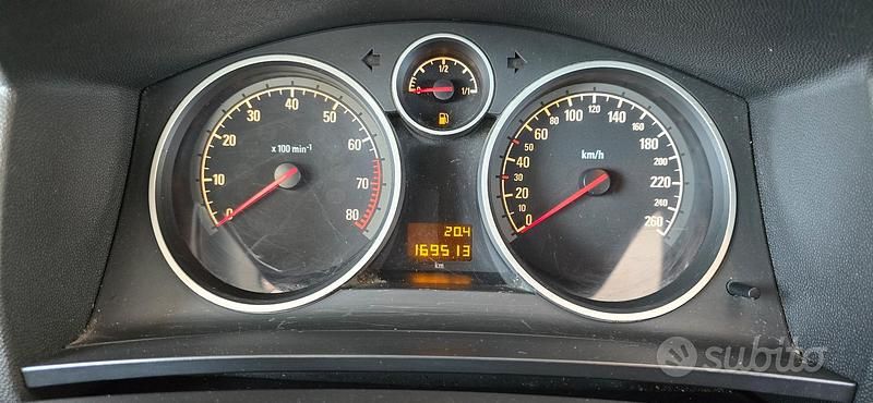 Usata Opel Zafira 140 CV (102 kW) 2007 Argento Monovolume