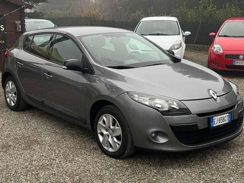 Grigio Usata 2011 Renault Mégane GT Line GT-Line Tre volumi | 4890 € (Buon prezzo) - Immagine 1/4