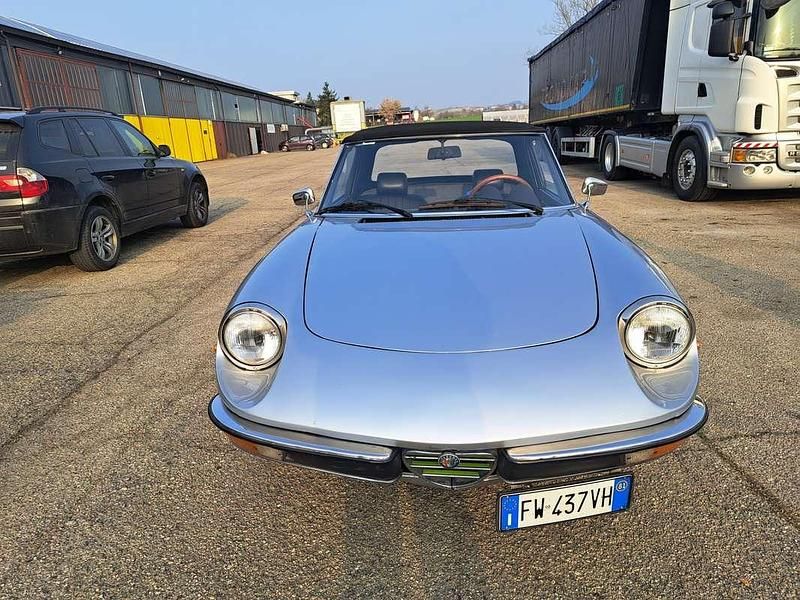 Usata Alfa Romeo Spider Veloce 131 CV (96 kW) 1981 Argento Cabrio